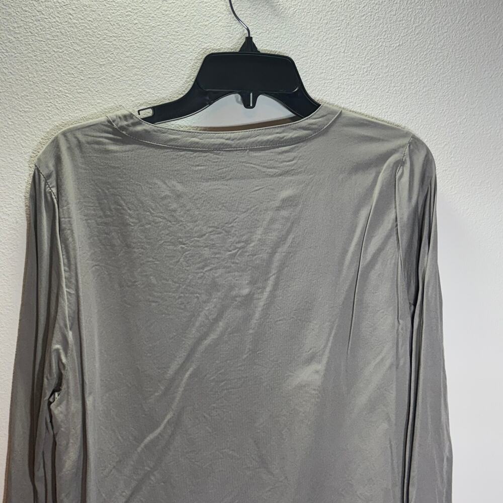 UG Apparel LSU The Lyne Gray Long Sleeve V-Neck Top Women’s Size M Casual Fit - Picture 5 of 7
